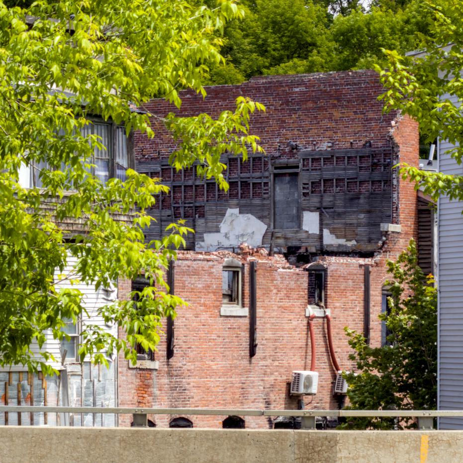 An old burned out building by Caribou Stream.